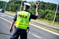 Хто може зупиняти і перевіряти авто у Польщі: права та обов'язки поліції