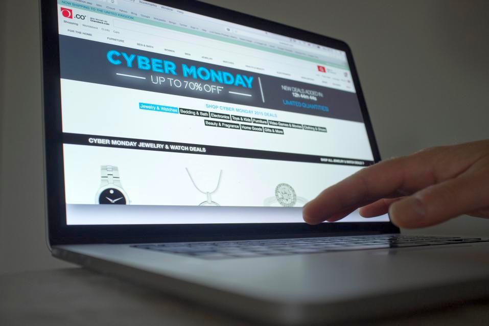 Cyber Monday - вигідно купувати в інтернеті