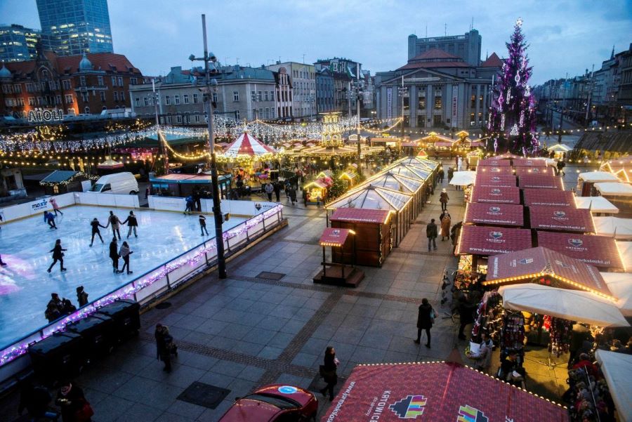 Ковзанка та різдвяні будиночки 