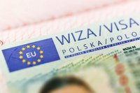 Украинцы могут оформить рабочую визу в Польше: как и где подать заявление