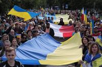 Польща продовжує тимчасовий захист для українських біженців та змінює умови виплат 800+