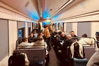 Обігрів і комфорт під час очікування поїздів: у Хелмі запрацював пункт незламності Укрзалізниці