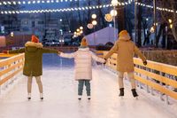 Де покататися на ковзанах у Польщі: локації, ціни та графіки роботи