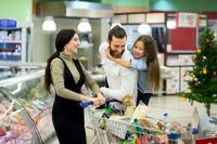 Масштабні акції до різдвяних свят: Biedronka та Lidl суттєво знижують ціни на продукти