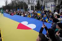 Что означает вето на закон о помощи украинцам в Польше: объяснение посольства