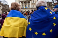 Евросоюз продлил временную защиту украинских беженцев