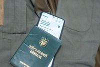 Українських чоловіків за кордоном автоматично ставитимуть на військовий облік Українських чоловіків за кордоном автоматично ставитимуть на військовий облік