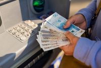 Сколько наличных можно снять с банкомата: действующие лимиты в польских банках