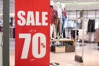 Финал зимних распродаж в Польше: скидки на одежду, обувь и косметику до 70%